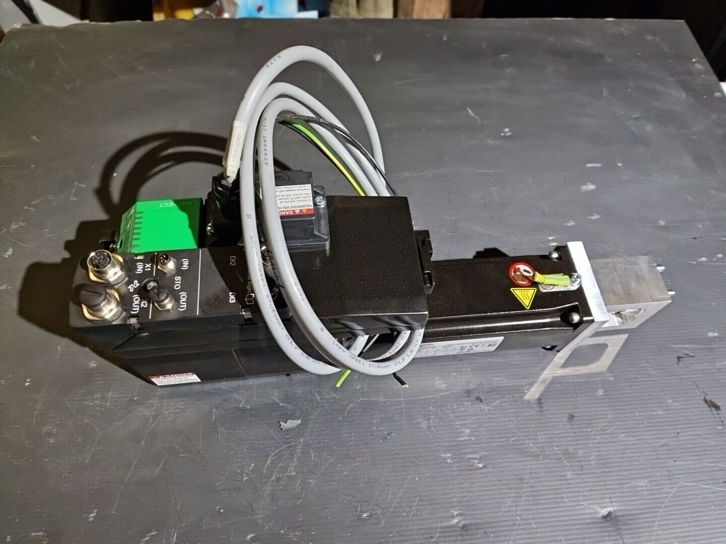 Schneider Electric Servomotor BM10703T16F + LXM32IECT