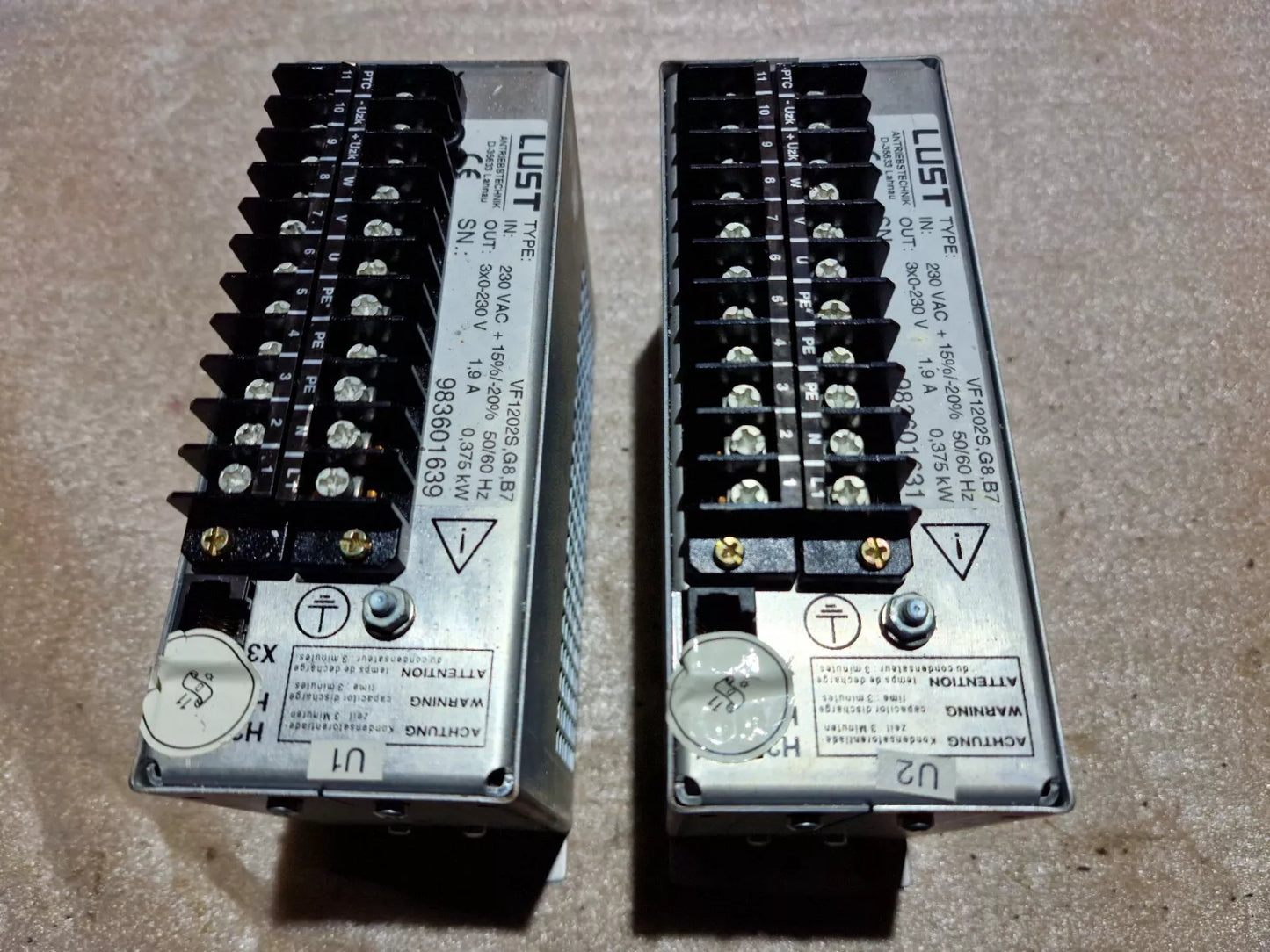 2x Lust VF1202S,G8, B7 Frequenzumrichter Out:3x0-230V 1,9A 0,375kW In:230VAC