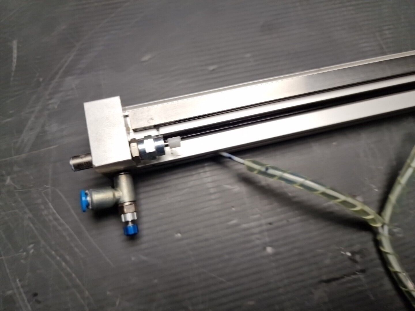 Festo DGC-12-300-KF-YSRW-A 530907 Linearantrieb Kolben 12mm Hub 300mm