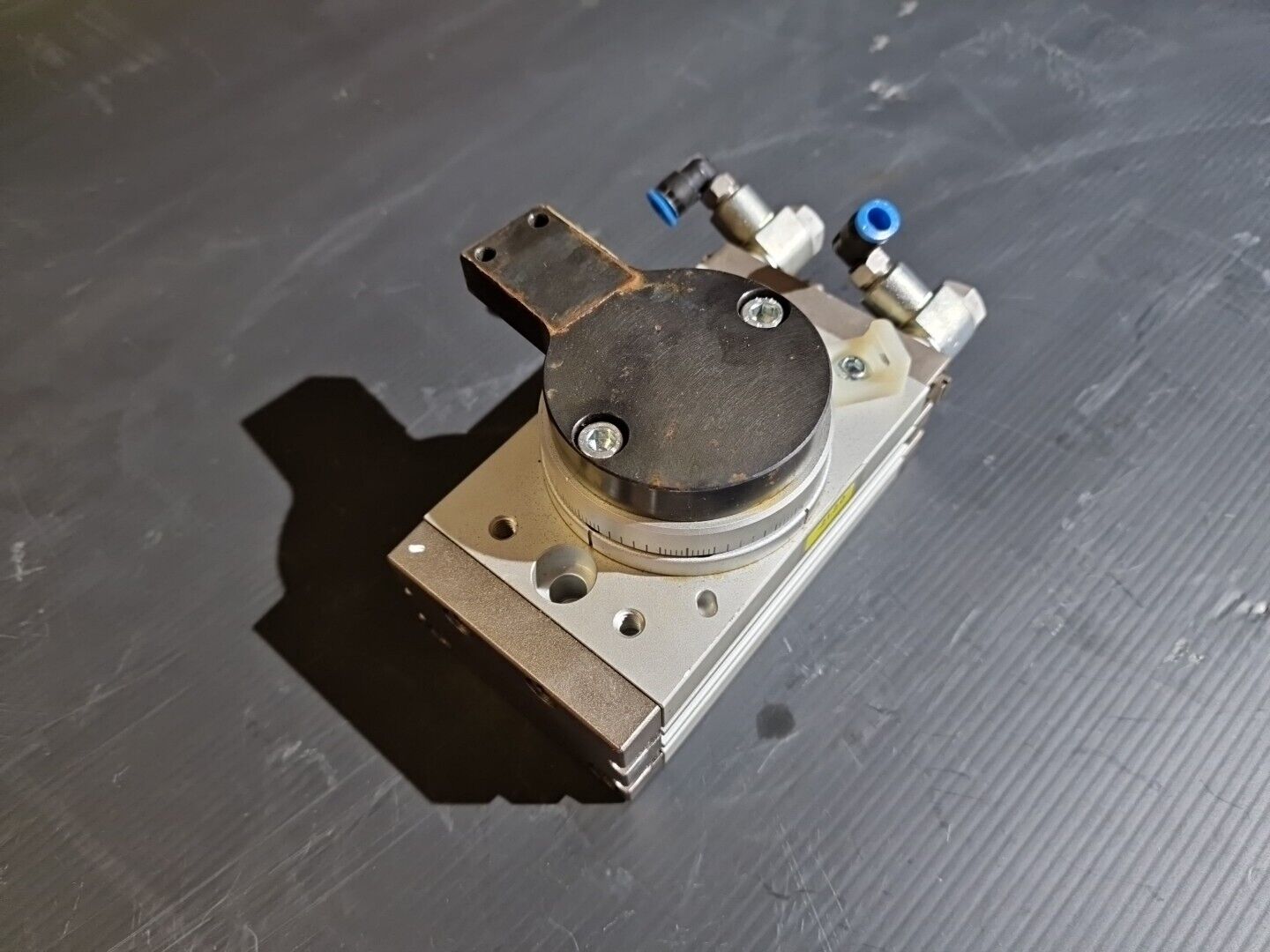 SMC EMSQB30A EMSQ B30A Schwenkantrieb