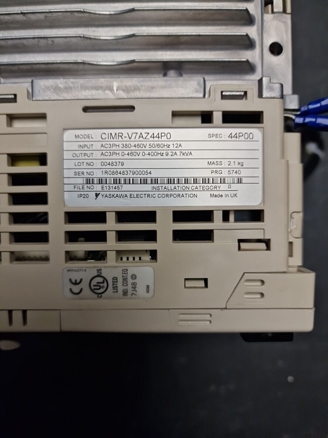 YASKAWA CIMR-V7AZ44P0 Frequenzumrichter / Omron 44P00 Frequenzeinsteller