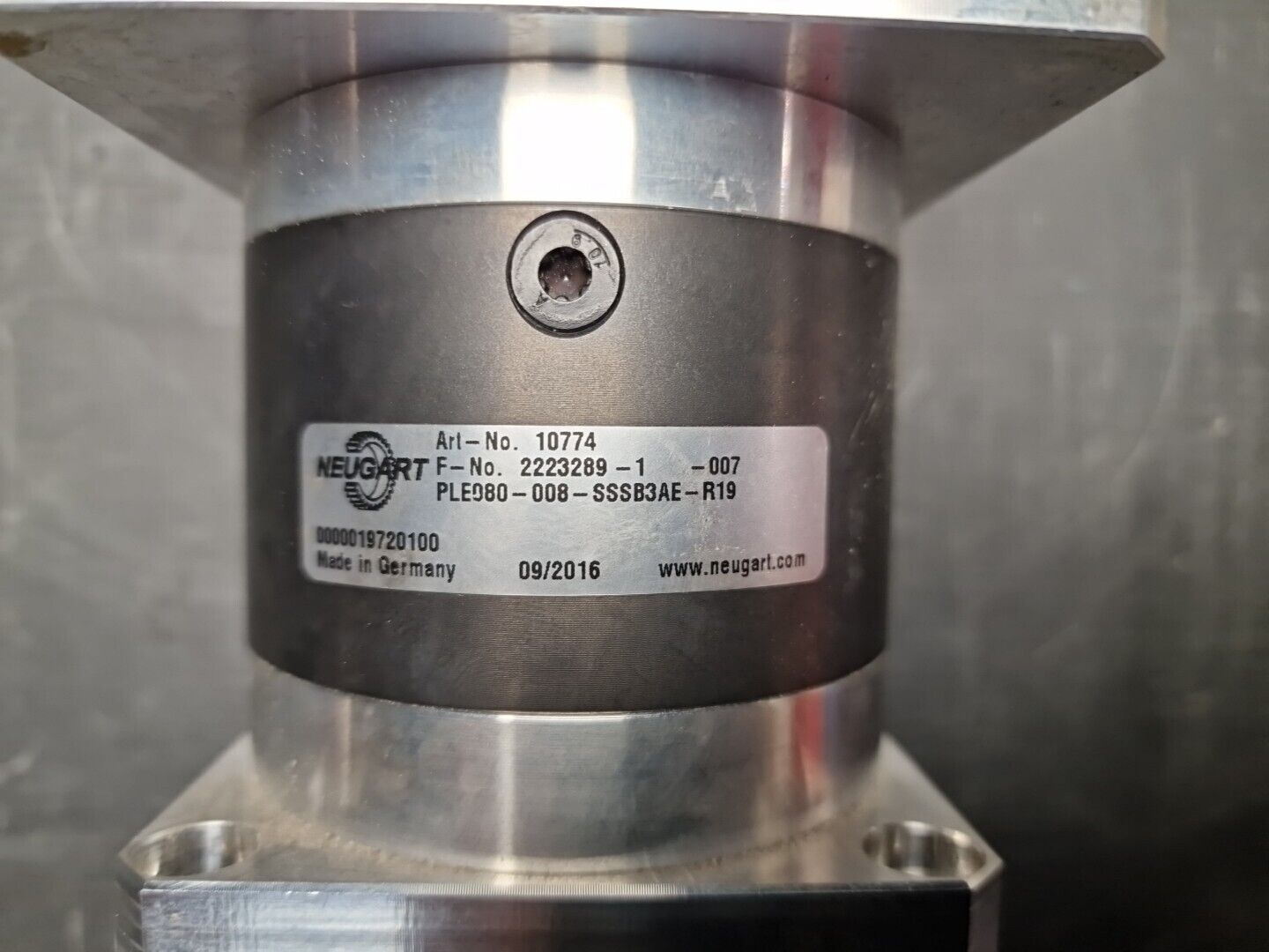 Schneider Electric BMH1001T07F2A Motor + Neugart 10774 Getriebe