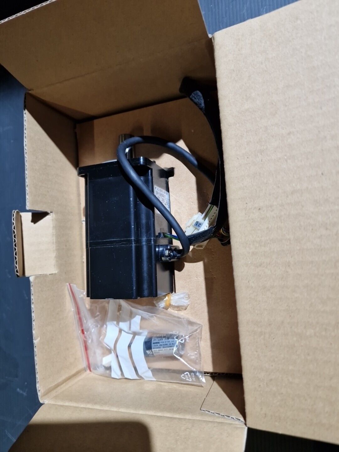 YASKAWA AC Servo Motor SGM-02AGSU32 Epson R13ZA00062500K