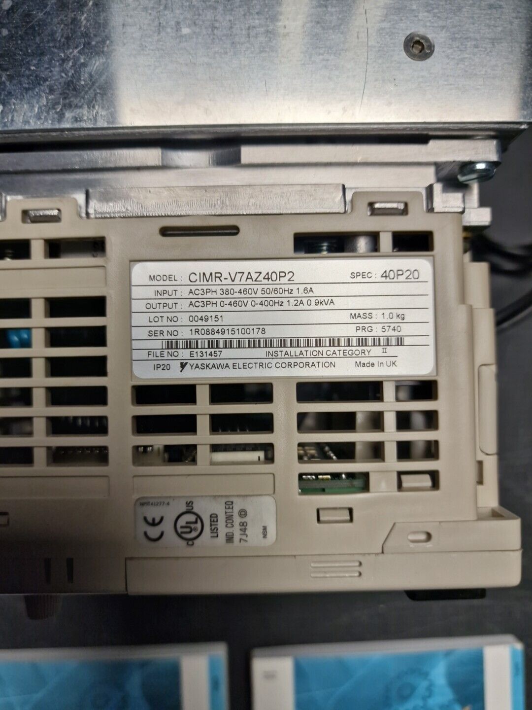 OMRON CIMR-V7AZ40P2 0,9KVA Frequenzumrichter