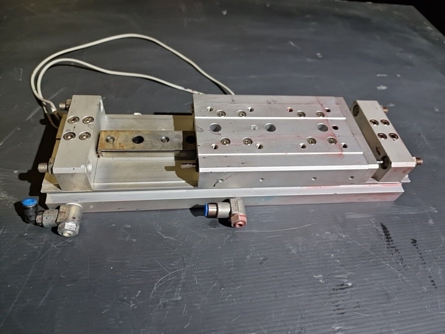 SMC EMXW20-100B Pneumatischer Kompaktschlitten