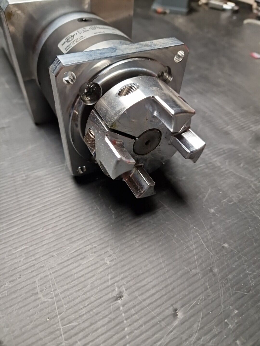 Schneider Electric BMH1001T07F2A Motor + Neugart 10774 Getriebe