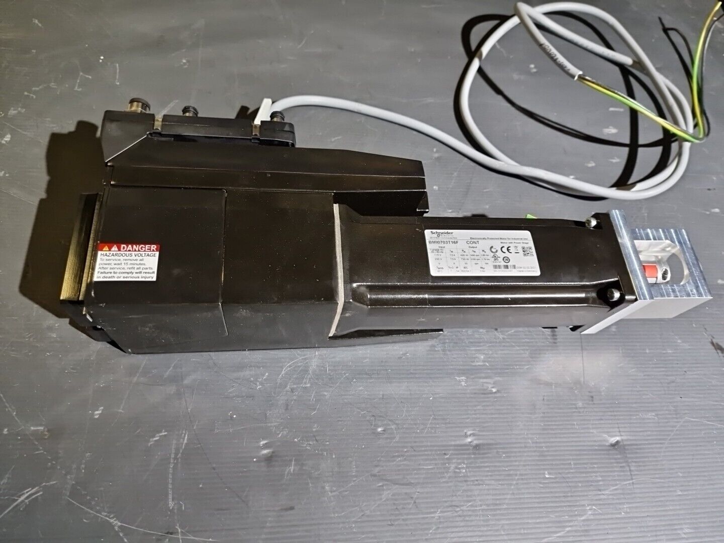 Schneider Electric Servomotor BM10703T16F + LXM32IECT