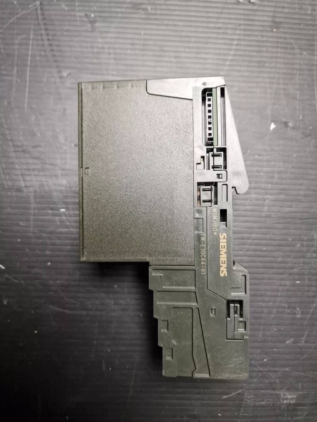 Siemens Simatic 6ES7 138-4FA04-0AB0 inkl. Sockel