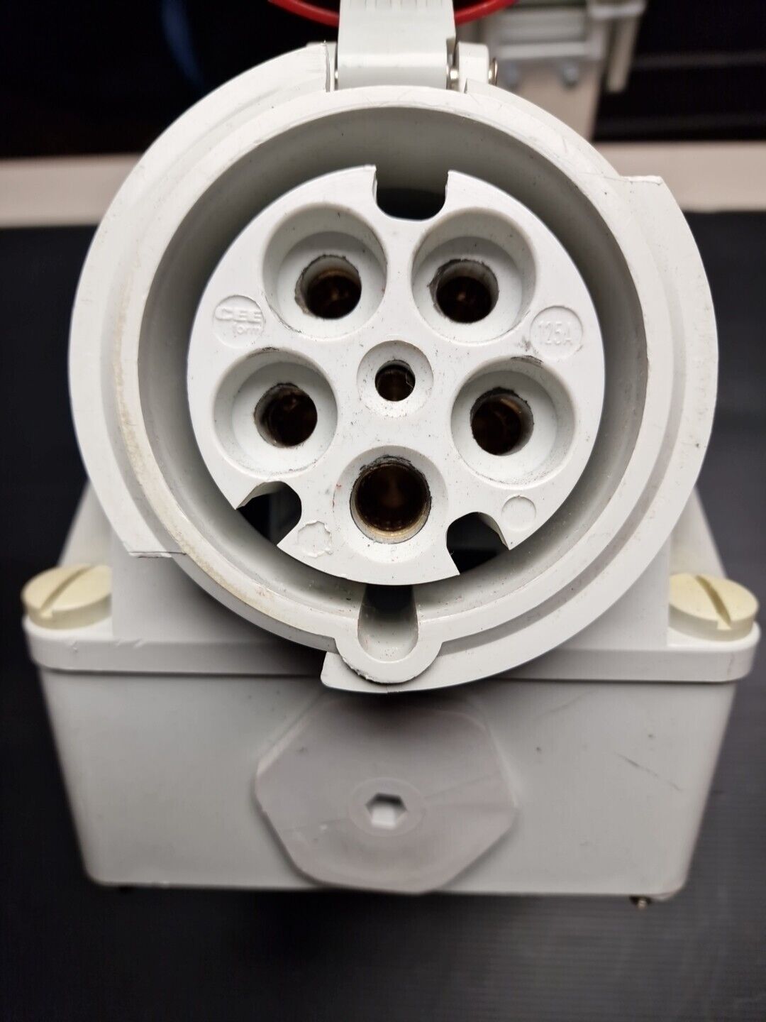 Mennekes Typ 143 Wandsteckdose 400V 125A 6h IP67 Wandanbausteckdose